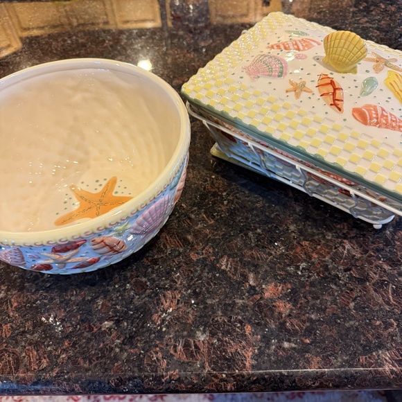 Temp-tations by Tara 3-Qt Covered Casserole – Summer Shells – NEW w/ Trivet - Picture 12 of 12